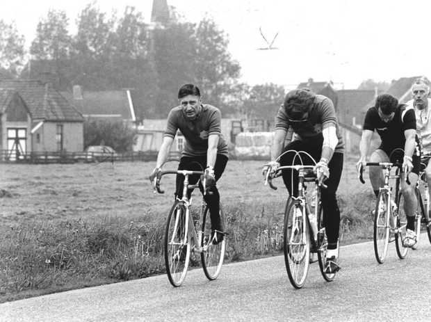 dries van agt op de fiets